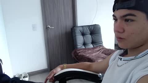 Snapshot of zackss_play chatting on September 2025 07:05:01 PM Zackss online show from September 2025 07:05:01 PM