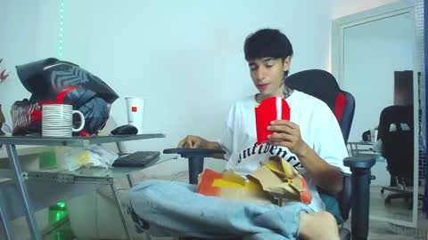 zack online show from December 2024 09:33:01 PM