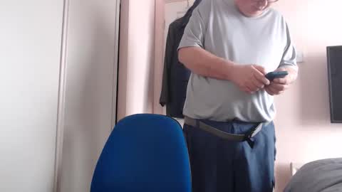 Snapshot of zacsmithuk chatting on April 2026 10:27:02 AM Zac Smitj online show from April 2026 10:27:02 AM