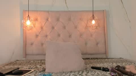 ZAMIRA online show from December 2025 01:42:01 PM