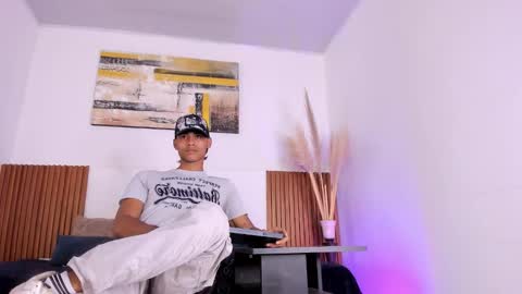 Zander online show from November 2025 01:44:01 PM