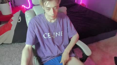 Snapshot of zane_steele chatting on April 2026 12:54:02 AM Kel online show from April 2026 12:54:02 AM