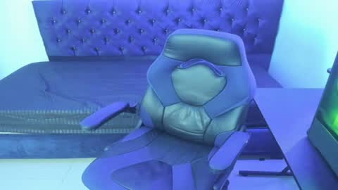 zanxley_ online show from January 2025 01:29:01 AM