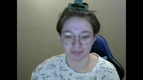 Snapshot of zara_golden chatting on February 2025 03:03:01 AM chaturcum online show from February 2025 03:03:01 AM