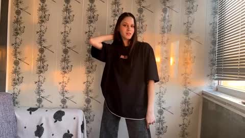 Snapshot of zaracutsforth chatting on February 2025 01:47:02 PM ZARA 18yo online show from February 2025 01:47:02 PM