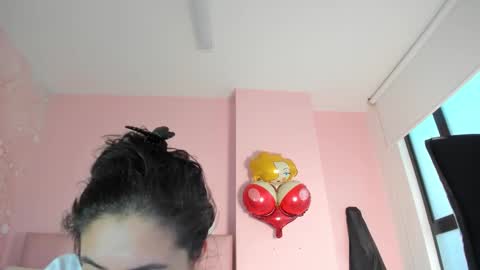 Zarah  online show from November 2025 10:32:01 PM