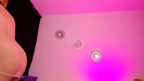 Zaritha Li online show from November 2025 10:26:01 AM