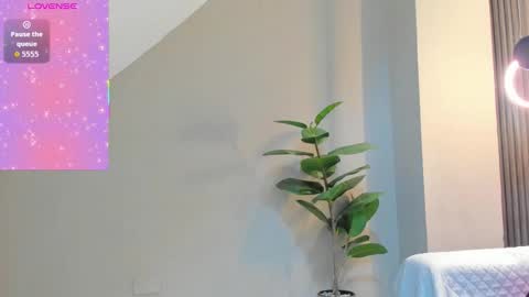 Snapshot of zary_saenz chatting on December 2025 11:17:01 AM Zary online show from December 2025 11:17:01 AM