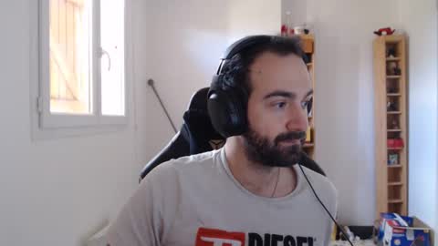 Snapshot of zazou3113 chatting on January 2025 01:48:01 PM Grizzly Bear online show from January 2025 01:48:01 PM