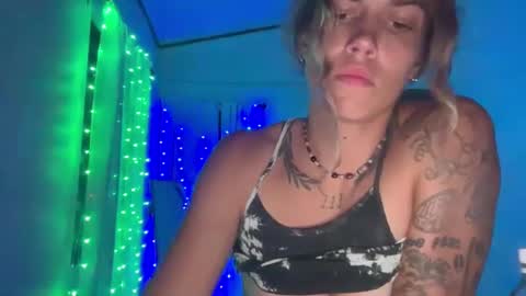 Snapshot of zellaxobella chatting on September 2025 04:34:02 AM zellaxobella online show from September 2025 04:34:02 AM