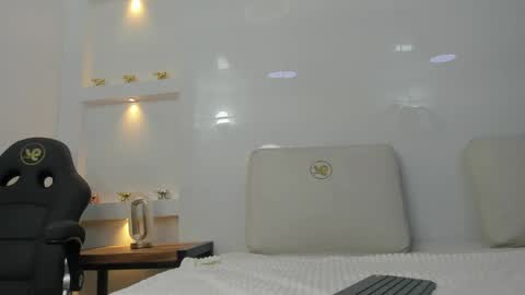 Zenda Evans online show from April 2026 04:04:02 AM