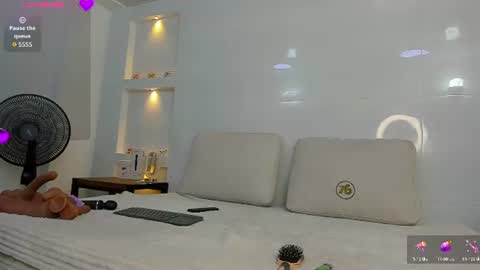 Snapshot of zenda_evans chatting on July 2026 04:04:01 AM Zenda Evans online show from July 2026 04:04:01 AM