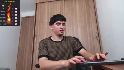 Snapshot of zenn_rush chatting on December 2024 06:44:02 PM Zenn online show from December 2024 06:44:02 PM