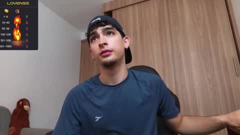 Snapshot of zenn_rush chatting on December 2024 12:30:02 PM Zenn online show from December 2024 12:30:02 PM