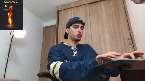 Snapshot of zenn_rush chatting on December 2024 12:09:02 PM Zenn online show from December 2024 12:09:02 PM