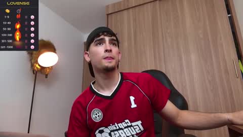 Snapshot of zenn_rush chatting on January 2025 12:15:02 PM Zenn online show from January 2025 12:15:02 PM