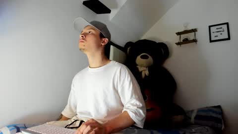 Snapshot of zeusjeff chatting on October 2025 07:08:01 PM zeus online show from October 2025 07:08:01 PM