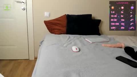 Snapshot of zeyn_edwards chatting on November 2025 12:19:02 PM ZEYN online show from November 2025 12:19:02 PM