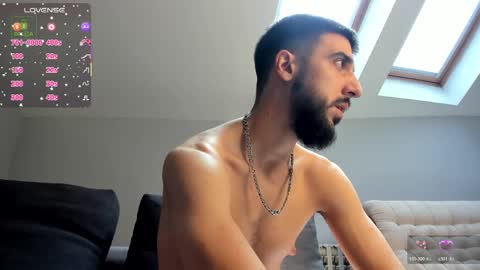 Snapshot of zeyn_edwards chatting on April 2026 11:08:02 AM ZEYN online show from April 2026 11:08:02 AM