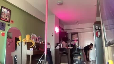 Snapshot of ziggy_rouge chatting on February 2026 11:37:01 PM Ziggy ziggy- online show from February 2026 11:37:01 PM