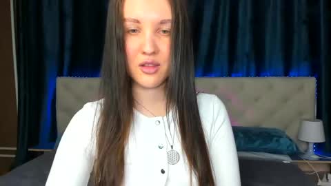 Snapshot of zlata__fox chatting on January 2025 02:50:02 PM Zlata Mon Tue Thu Fri Sun Sa GMT 3 0000pm - 0600pm online show from January 2025 02:50:02 PM