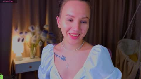 Snapshot of zlata__fox chatting on September 2025 03:46:01 PM Zlata Mon Tue Thu Fri Sun Sa GMT 3 0000pm - 0600pm online show from September 2025 03:46:01 PM