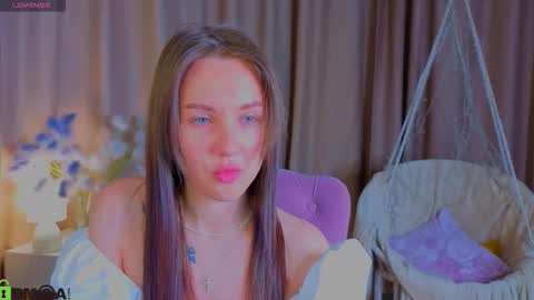 Snapshot of zlata__fox chatting on October 2025 04:37:01 PM Zlata Mon Tue Thu Fri Sun Sa GMT 3 0000pm - 0600pm online show from October 2025 04:37:01 PM