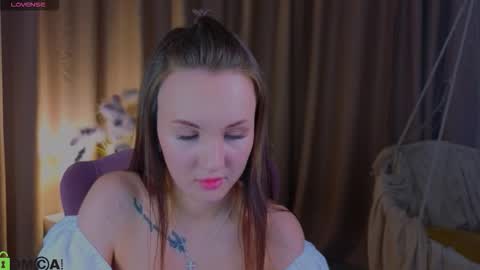 Snapshot of zlata__fox chatting on October 2025 04:18:02 PM Zlata Mon Tue Thu Fri Sun Sa GMT 3 0000pm - 0600pm online show from October 2025 04:18:02 PM