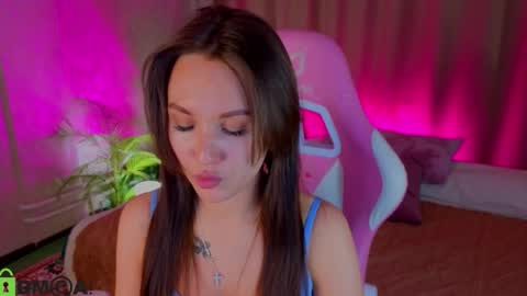 Snapshot of zlata__fox chatting on October 2025 04:41:02 PM Zlata Mon Tue Thu Fri Sun Sa GMT 3 0000pm - 0600pm online show from October 2025 04:41:02 PM