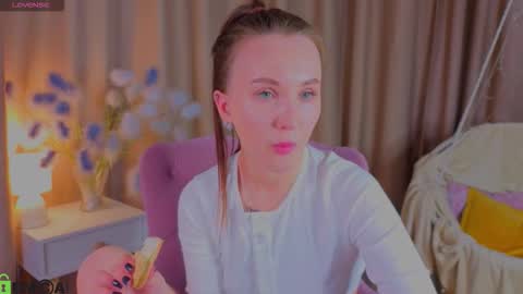 Snapshot of zlata__fox chatting on October 2025 04:57:01 PM Zlata Mon Tue Thu Fri Sun Sa GMT 3 0000pm - 0600pm online show from October 2025 04:57:01 PM