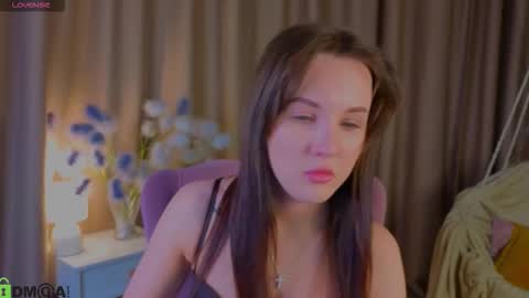 Snapshot of zlata__fox chatting on October 2025 04:13:01 PM Zlata Mon Tue Thu Fri Sun Sa GMT 3 0000pm - 0600pm online show from October 2025 04:13:01 PM