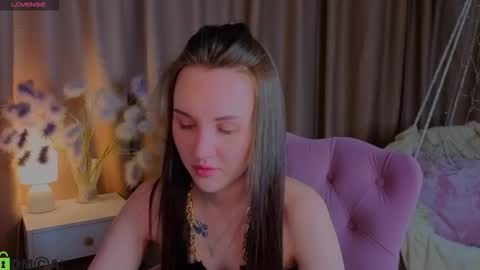 Snapshot of zlata__fox chatting on November 2025 04:19:01 PM Zlata Mon Tue Thu Fri Sun Sa GMT 3 0000pm - 0600pm online show from November 2025 04:19:01 PM
