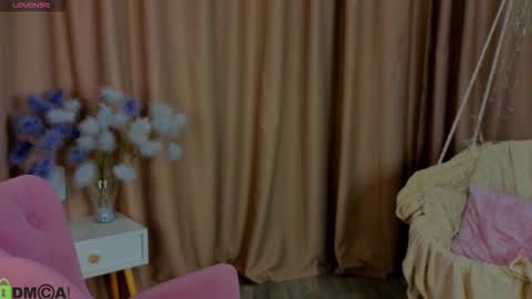 Snapshot of zlata__fox chatting on November 2025 10:04:01 PM Zlata Mon Tue Thu Fri Sun Sa GMT 3 0000pm - 0600pm online show from November 2025 10:04:01 PM