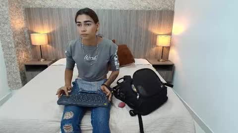 Snapshot of zoe_bermudez chatting on December 2025 11:37:01 AM Zoe online show from December 2025 11:37:01 AM