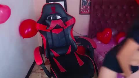 Z O E online show from February 2025 01:42:01 AM