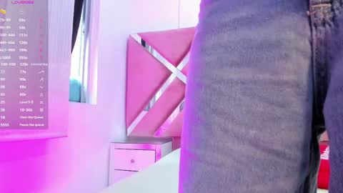 zoe_evaanss_ online show from June 2026 07:37:02 PM