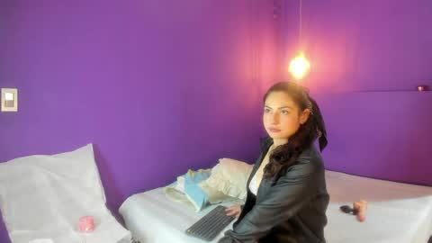 zoe_henderson online show from April 2026 03:07:01 AM