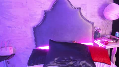 Snapshot of zoe_kravitx chatting on December 2024 10:38:02 AM CAMILA online show from December 2024 10:38:02 AM