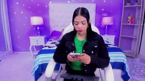 Snapshot of zoe_kravitx chatting on January 2025 05:10:02 AM CAMILA online show from January 2025 05:10:02 AM