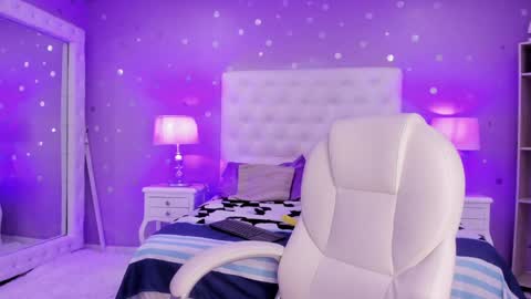 Snapshot of zoe_kravitx chatting on January 2025 12:58:02 PM CAMILA online show from January 2025 12:58:02 PM