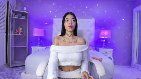 Snapshot of zoe_kravitx chatting on February 2025 09:25:02 AM CAMILA online show from February 2025 09:25:02 AM