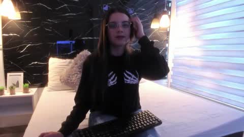 Zoe online show from October 2025 11:39:02 AM