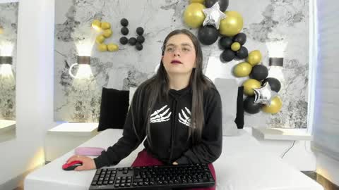 Zoe online show from April 2026 12:01:01 PM