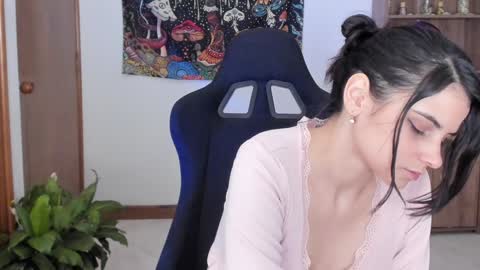 Zoe  online show from December 2024 03:51:02 AM