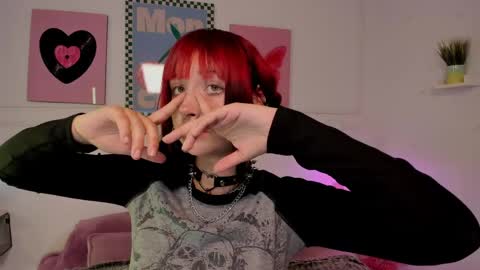 Snapshot of zoe_lynch_ chatting on May 2026 12:02:01 PM Zoe Lynch online show from May 2026 12:02:01 PM
