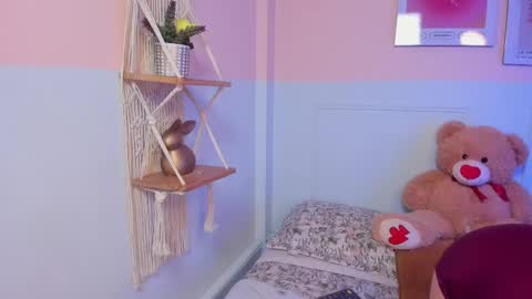 Snapshot of zoe_lynch_ chatting on June 2026 12:27:01 PM Zoe Lynch online show from June 2026 12:27:01 PM