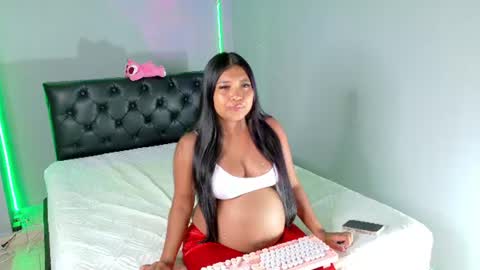Snapshot of zoe_moon19 chatting on June 2026 06:29:01 AM pocahontas online show from June 2026 06:29:01 AM