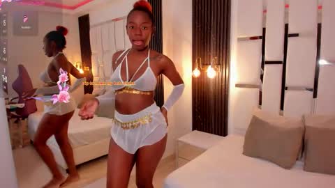 Snapshot of zoe_novakk chatting on November 2025 02:50:01 PM Zoe Novakk online show from November 2025 02:50:01 PM