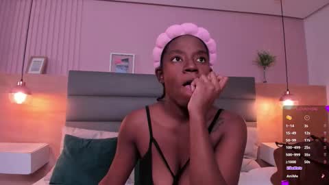 Snapshot of zoe_novakk chatting on November 2025 08:25:02 PM Zoe Novakk online show from November 2025 08:25:02 PM