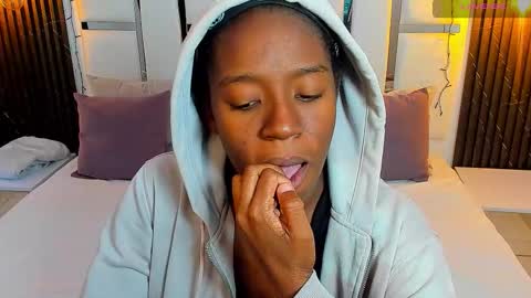 Snapshot of zoe_novakk chatting on December 2025 03:05:01 PM Zoe Novakk online show from December 2025 03:05:01 PM